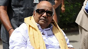 करुणानिधि की हालत बिगड़ी, अस्पताल के बाहर उमड़ी समर्थकों की भारी भीड़