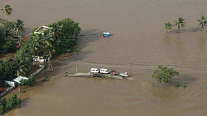 बाढ़ से तबाह केरल के नवनिर्माण के लिए यूएई ने बढ़ाया हाथ, 700 करोड़ रुपये की मदद का किया ऐलान