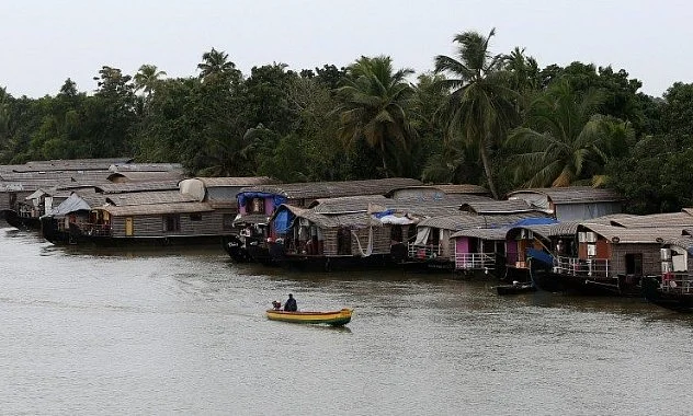 प्राकृतिक आपदा पर पूरी तरह अंकुश नामुमकिन, लेकिन प्रकृति के साथ बढ़ रही इंसानी क्रूरता से गहराया संकट