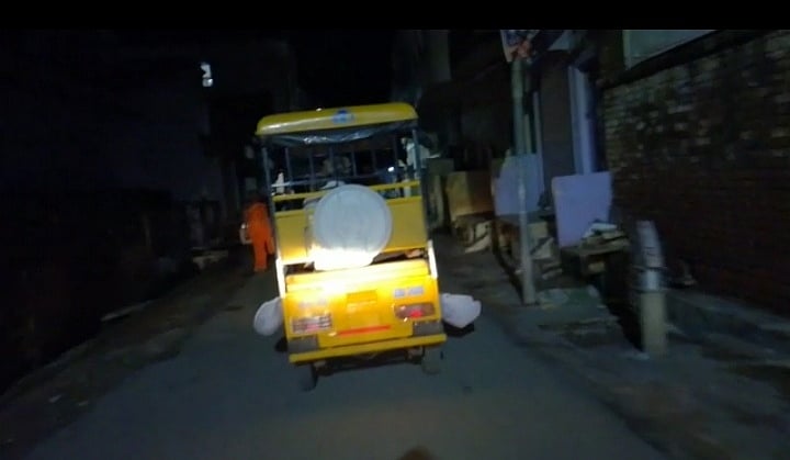 यूपी: कुएं में गिरे व्यक्ति को पुलिस ने बिना जांच  घोषित किया मृत, रिक्शे से सीधे ले गए पोस्टमार्टम हाउस 