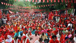 दिल्ली में लाखों किसानों-मजदूरों ने भरी हुंकार, मोदी सरकार नीति बदलो, नहीं तो सरकार बदल देंगे