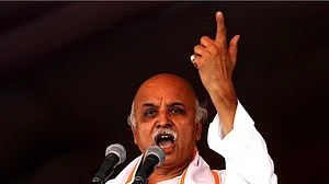 तोगड़िया का पीएम पर बड़ा हमला, कहा, राम मंदिर को भूलकर मुस्लिम बीवियों के वकील बने मोदी