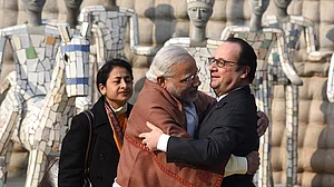 मृणाल पांडे का लेख: राफेल का जिन्न अब बोतल से बाहर आ चुका है, वापस नहीं जाने वाला