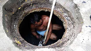 दिल्ली के सीवर टैंक में 5 लोगों की मौत: कानून का उल्लंघन और मूकदर्शक सरकार