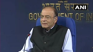 रुपया पहुंचने वाला है 72 के पार, सरकार का तर्क, घबराएं न, हम नहीं, वैश्विक हालात हैं जिम्मेदार
