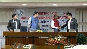 डिजिटल कार्यप्रणाली को तरजीह देने से मोदी सरकार के मंत्री ने जताई आपत्ति, कहा, इससे संसदीय व्यवस्था हुई कमजोर