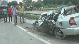 हरियाणा: ट्रक ने कार को मारी टक्कर, हादसे में 6 लोगों की मौत, 1 घायल