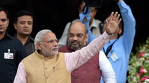 विष्णु नागर का व्यंग्यः मोदी जी तो विनम्रता के कल्कि अवतार हैं और घमंड में उनके भाई शाह का जवाब नहीं