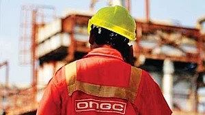 गुजरात की बिजली कंपनी को बचाने और वित्तीय घाटा कम करने के लिए सरकार ने कर्ज में डुबो दी ओएनजीसी