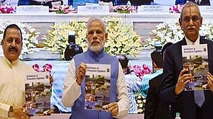 सीबीआई निदेशक को हटाने के लिए सीवीसी ने रद्द किया था विदेश दौरा, साजिश में मोदी सरकार से थी मिलीभगत: कांग्रेस