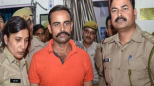 विवेक तिवारी हत्याकांड: आरोपी के पक्ष में यूपी पुलिस का ‘काला दिवस, एक सिपाही निलंबित