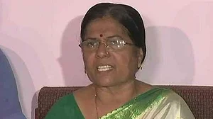 मुजफ्फरपुर शेल्टर होम: पूर्व मंत्री मंजू वर्मा के पति ने किया सरेंडर, आर्म्स एक्ट में पिछले कई दिनों से था फरार