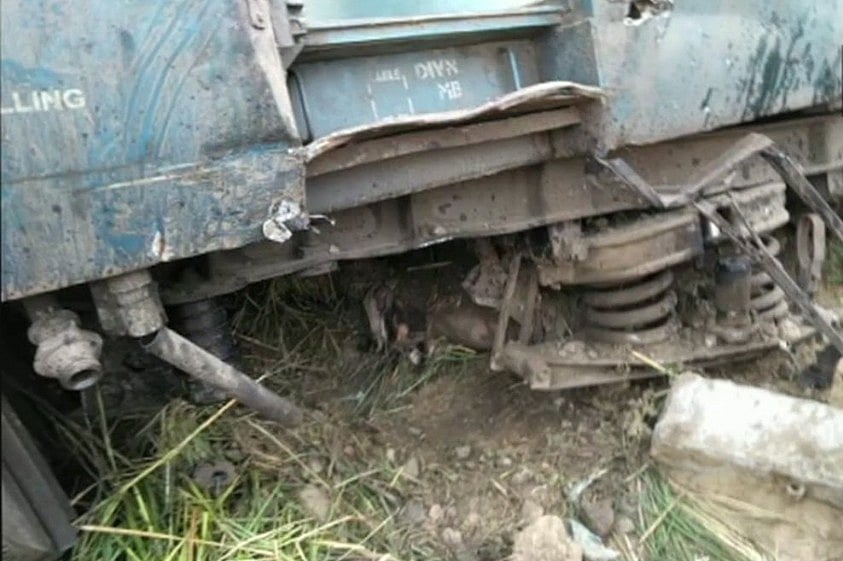 रायबरेली: न्यू फरक्का एक्सप्रेस की 9 बोगियां पटरी से उतरीं, 7 लोगों की  मौत, रेल मंत्री ने दिए जांच के आदेश