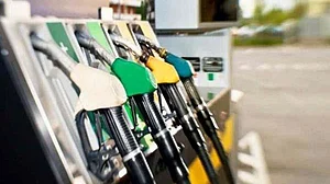 देश में फिर बढ़े तेल के दाम, दिल्ली, कोलकाता और चेन्नई में डीजल रिकार्ड ऊंचाई पर