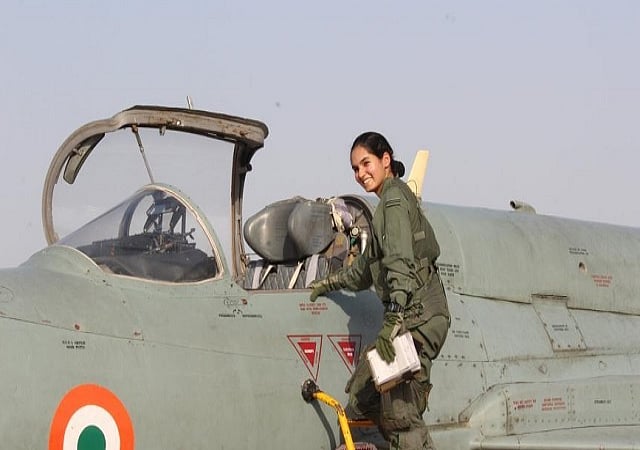 86वीं वर्षगांठ पर वायुसेना ने किया शौर्य का प्रदर्शन, राष्ट्रपति, पीएम मोदी और राहुल गांधी ने दी बधाई