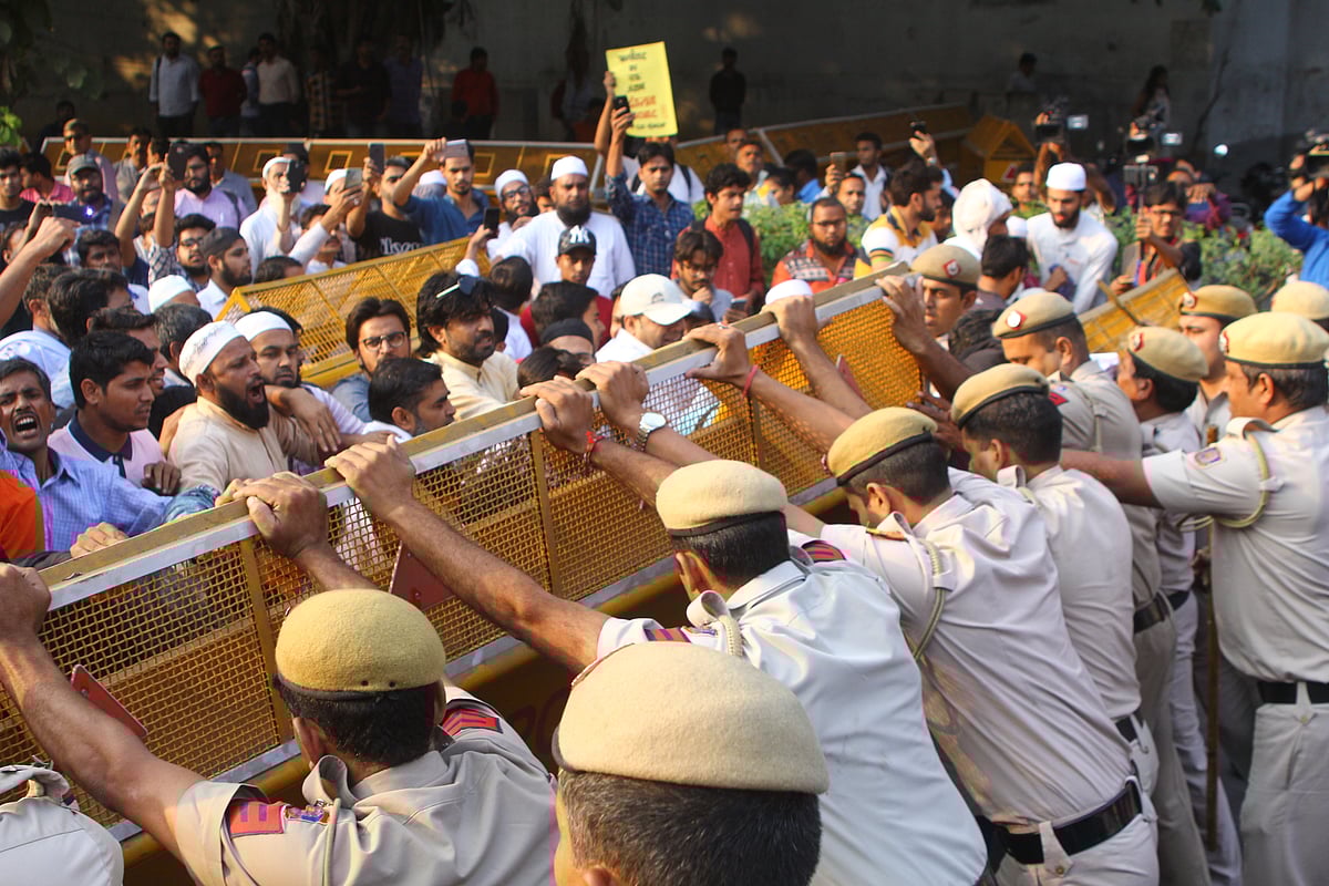 दिल्लीः अजीम को इंसाफ दिलाने के लिए लोगों ने पुलिस मुख्यालय घेरा, मॉब लिंचिंग का शिकार हुआ था 8 साल का मासूम