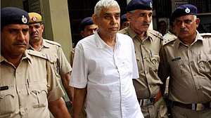 हत्या के दोनों मामलों में रामपाल दोषी करार, छावनी में तब्दील हुआ हिसार