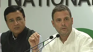 राफेल सौदे पर राहुल गांधी का पीएम पर हमला, कहा- भ्रष्टाचार को लेकर मोदी पर लगे सीधे आरोप, दें इस्तीफा