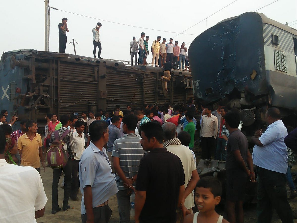 रायबरेली: न्यू फरक्का एक्सप्रेस की 9 बोगियां पटरी से उतरीं, 7 लोगों की  मौत, रेल मंत्री ने दिए जांच के आदेश