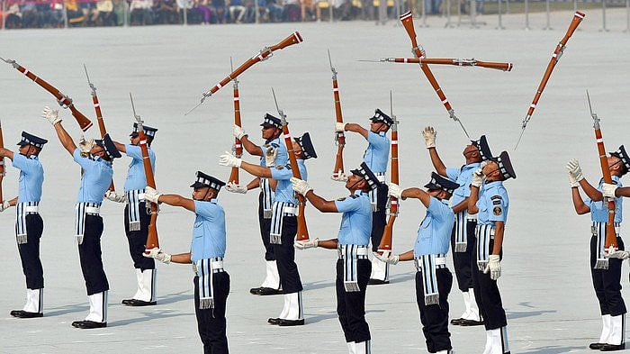 86वीं वर्षगांठ पर वायुसेना ने किया शौर्य का प्रदर्शन, राष्ट्रपति, पीएम मोदी और राहुल गांधी ने दी बधाई