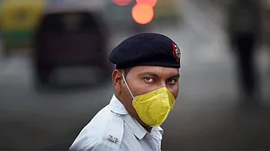 दिल्ली में बढ़ा प्रदूषण, आनंद विहार इलाके में वायु की गुणवत्ता खतरनाक स्तर पर