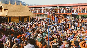 केरल के सबरीमाला मंदिर में आज महिलाएं करेंगी प्रवेश, विरोध के बीच मंदिर परिसर छावनी में तब्दील