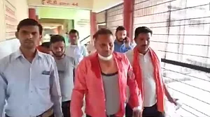यूपीः हाथरस में आरएसएस के शस्त्र पूजा में जमकर फायरिंग, बीजेपी विधायक के बेटे की गोली से स्थानीय पत्रकार घायल