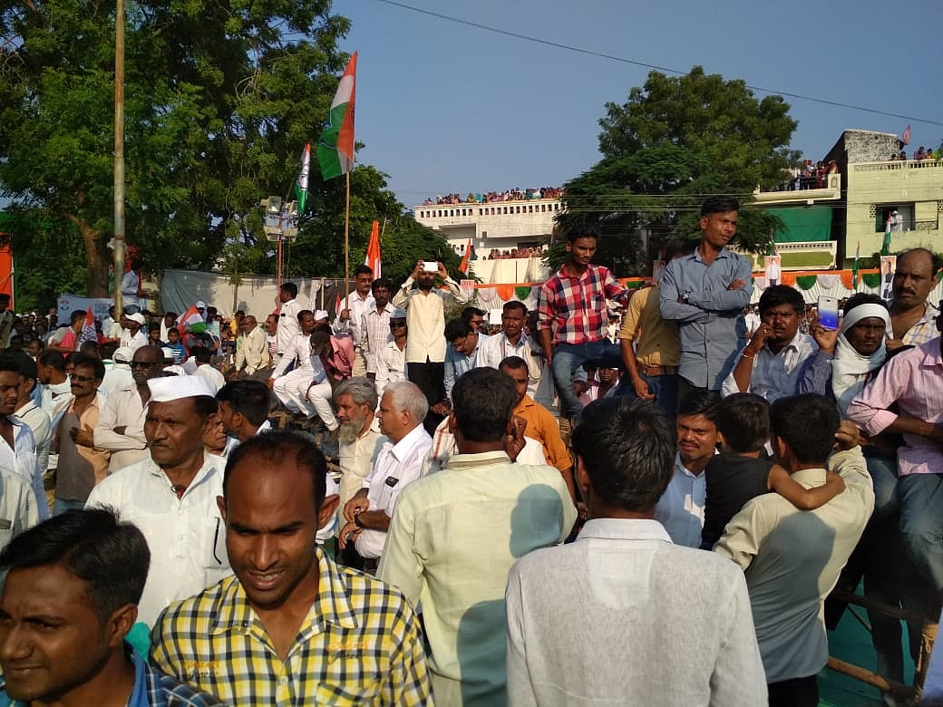LIVE: बापू की धरती पर लगे ‘चौकीदार चोर है’ के नारे, राहुल बोले, मोदी जी ने देश को तोड़ने का किया काम