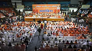 राम मंदिर के लिए अध्यादेश लाए सरकार, 2019 में करा देंगे नैया पार: संतों का मोदी को ‘धर्मादेश’