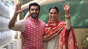 इटली से शादी कर लौट आए दीपिका-रणवीर, मुंबई एयरपोर्ट पर एक झलक पाने के लिए फैंस का लगा तांता