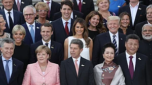 कई देशों के बीच बढ़ रहा है आपसी तनाव, विध्वंस को रोकने के लिए विश्व शांति स्थापित करने की जरूरत