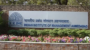मोदी सरकार और आईआईएम में ठनी, पीएचडी में दाखिले को लेकर नए फरमान का संस्थान ने किया विरोध