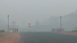 दीपावली के बाद दमघोंटू हुई दिल्ली की हवा, शहर में छाई धुंध की चादर, प्रदूषण खतरनाक स्तर पर