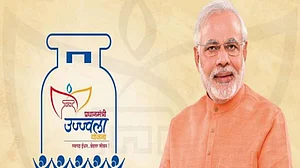 पीएम मोदी की उज्जवला योजना जमीनी स्तर पर धराशायी,1000 रुपये में गैस का भरा सिलेंडर लेना लोगों के लिए मुश्किल