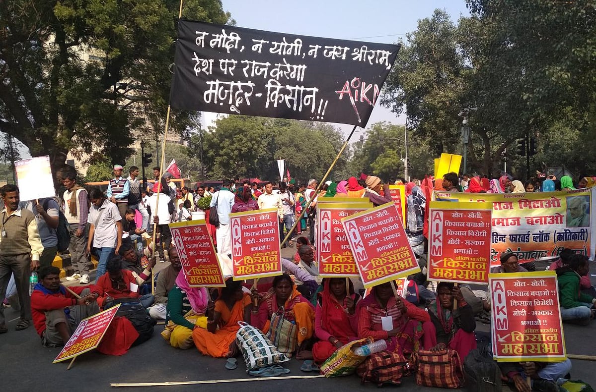 अपनी मांगों को लेकर सड़क पर उतरे किसान