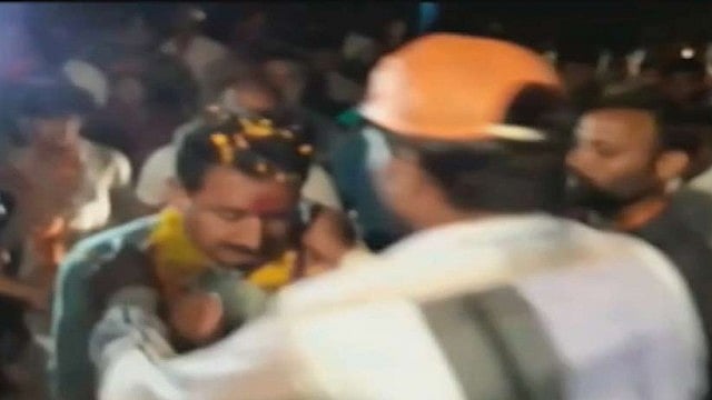 वीडियो: मध्यप्रदेश में  चुनाव प्रचार करना बीजेपी नेता को पड़ा भारी,  उम्मीदवार को पहनाया ‘जूतों का हार’   