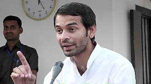 बिहार: तलाक पर तेजप्रताप का फिर छलका दर्द, कहा- ‘टूटे से फिर ना जुटे, जुटे गांठ परि जाय’