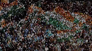 मृणाल पांडे का लेख: लोकतंत्र और अभिव्यक्ति की आजादी के लिए आगे आना होगा बौद्धिक तबके को