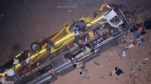 ओडिशा: महानदी में गिरी यात्रियों से भरी बस, 12 की मौत, कई लोग घायल