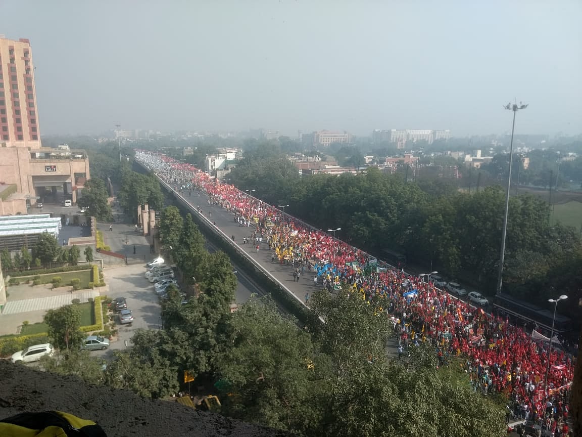 सड़कों पर किसानों का उमड़ा हुजूम&nbsp;