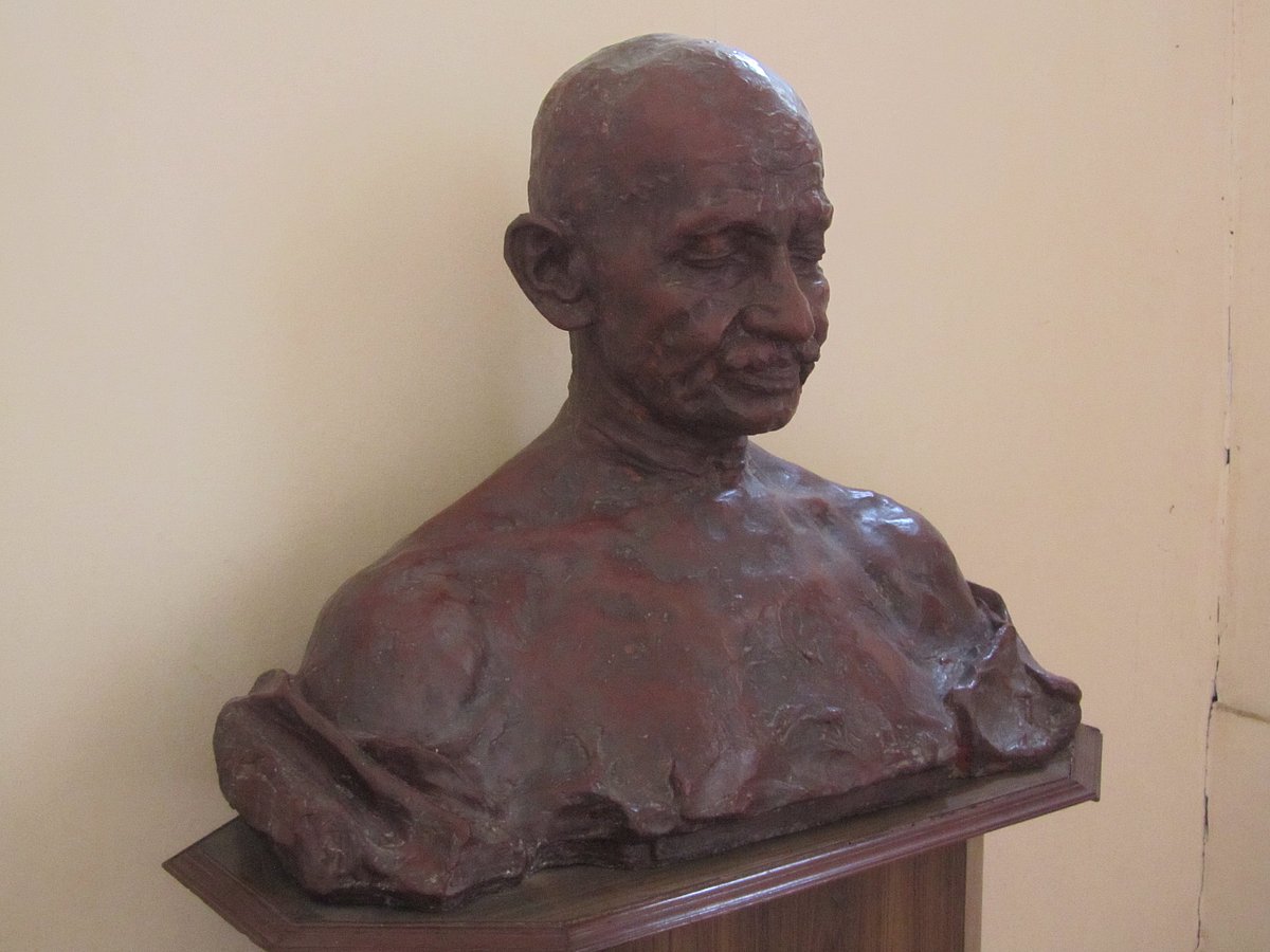 पर्यावरण सरक्षण की मांग को लेकर ब्रिटेन में चल रहा है महात्मा गांधी से प्रेरित असहयोग आंदोलन 