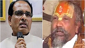 शिवराज ने फोड़ा कम्प्यूटर बाबा का कुंभ कलश, दिगंबर अखाड़े से बाहर, डुबकी की भी इजाजत नहीं