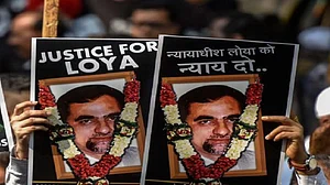 जज लोया केस: तीन दिन में नागपुर हाईकोर्ट के तीन जजों ने किया खुद को केस से अलग, नहीं बताया कोई कारण