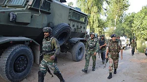 जम्मू-कश्मीर के अनंतनाग में सुरक्षा बलों से मुठभेड़ में 6 आतंकवादी मारे गए