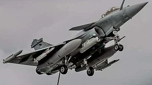 वीडियो: फ्रांस में राफेल डील के खिलाफ एनजीओ ने दर्ज कराई शिकायत, दसॉल्ट से पूछा, रिलायंस को पार्टनर कैसे चुना?