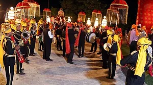 वीडियो: दिल्ली-एनसीआर में हजारों शादियां, लगेगा जाम, इन रास्तों से जरा संभल कर जाएं
