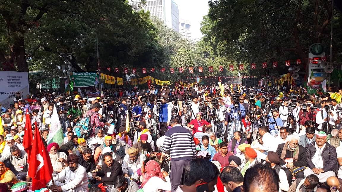 संसद मार्ग पर किसानों का हल्ला बोल