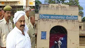 देवरिया जेल कांड: डीएम की छापेमारी में सीसीटीवी फुटेज के साथ छेड़छाड़ का खुलासा, जांच के लिए कमेटी गठित