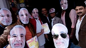 2018 में उतर गया बीजेपी का ‘विकास’ का मुखौटा, फिर से पहना हिंदुत्व और मंदिर का चोला