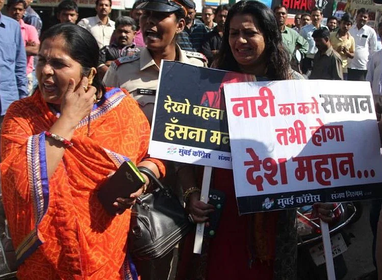 साल भर नेताओं के बिगड़े बोल, पीएम मोदी समेत कई बीजेपी नेताओं के  निशाने पर रहीं महिलाएं